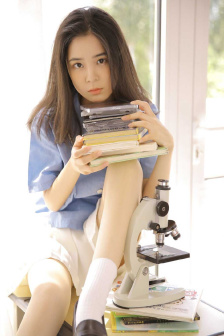 不扣钮扣的女孩